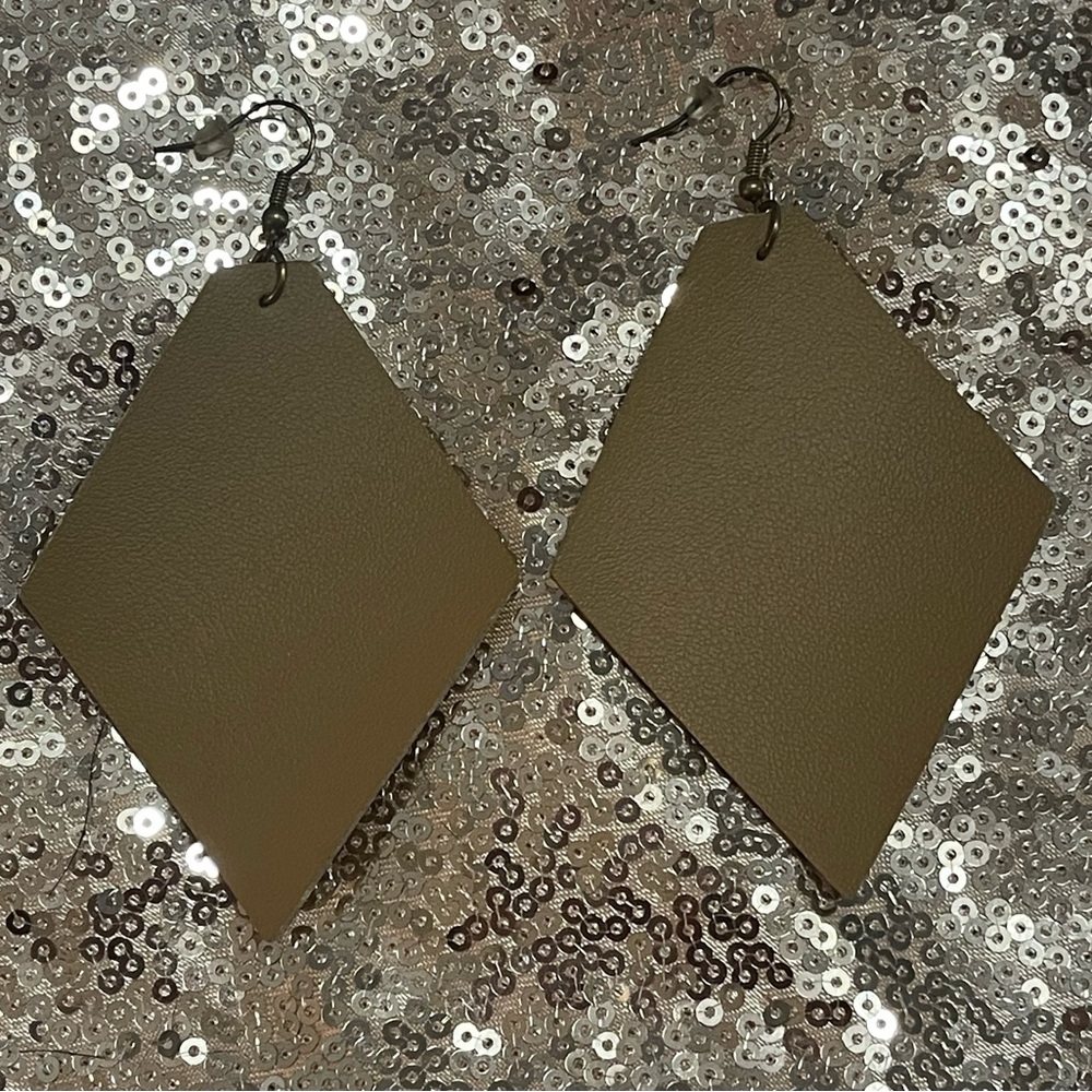 Plunder Brown Diamond-Shaped Earrings